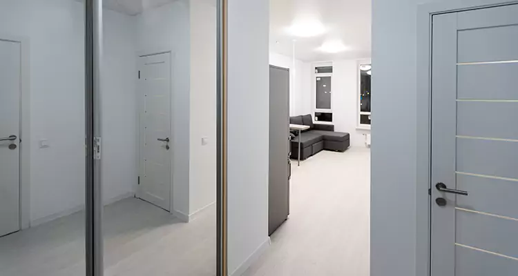 Modern Mirrored Closet Doors Repair in Bartow, FL