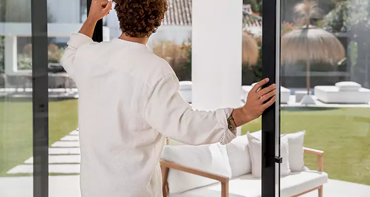 Sliding Screen Door Maintenance for Closing Issues in Bartow, FL